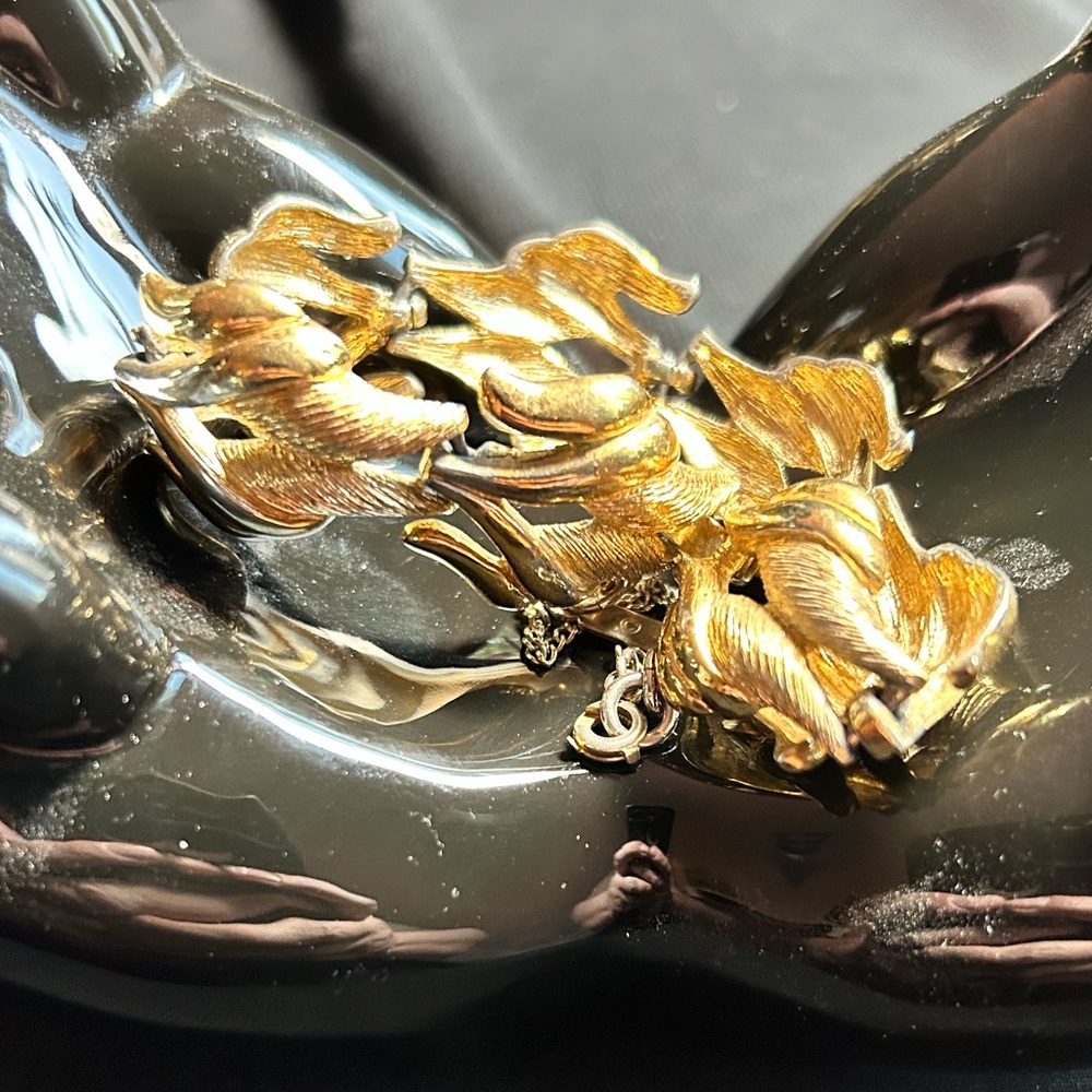 MONET VTG Signed Elegant Gold Leaf Women's Bracelet with chain and clasp